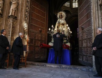 LA VIRGEN DE LOS DESEMPARADOS PRESIDE EL TRIBUNAL DE LAS AGUAS