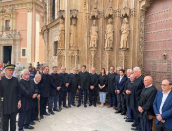 MAZÓN RECIBE LA BLUSA DE HONOR DEL TRIBUNAL DE LAS AGUAS DE VALENCIA