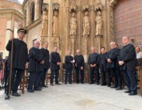 BARRACHINA RECIBE LA BLUSA DEL TRIBUNAL DE LAS AGUAS DE VALENCIA